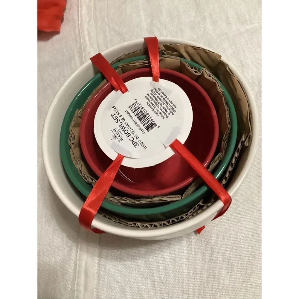 Merry Christmas 3 Bowl Set with 2 Robert Stanley Towels
